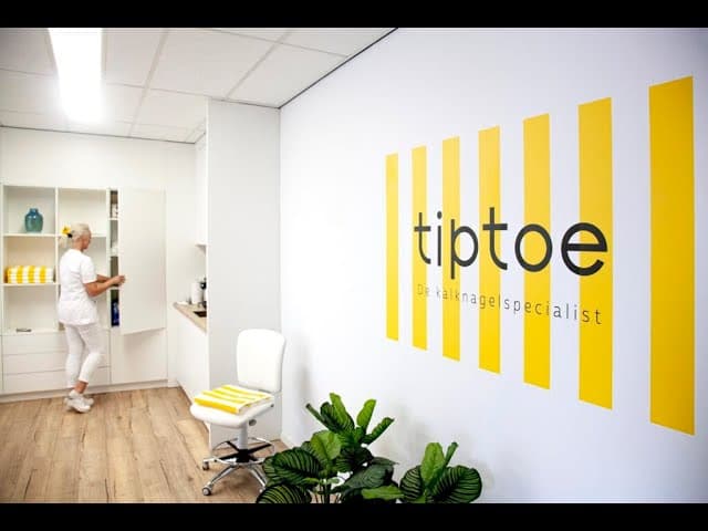 Videostill van het tiptoe gratis intakegesprek over de kalknagelbehandeling